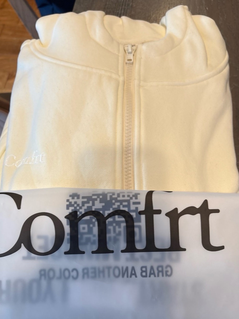 COMFRT BUTTERCREAM OVERSIZED ZIP UP HOODIE BRAND NEW!